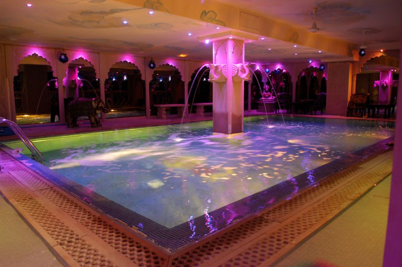 The giant swimming pool in the first gay sauna paris.