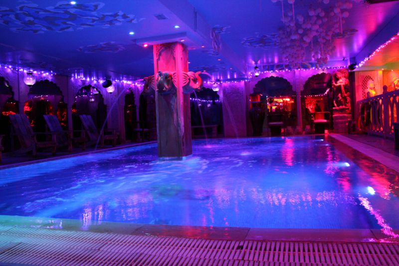 Bubble Bath & Swimming Pool SunCity sauna gay Paris